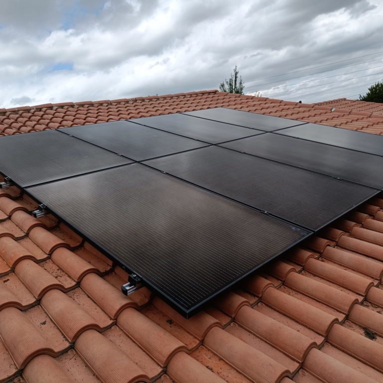 panneaux-solaires-3-kwc-3 Découvrez combien de panneaux solaires il vous faut vraiment pour 3 kWc !