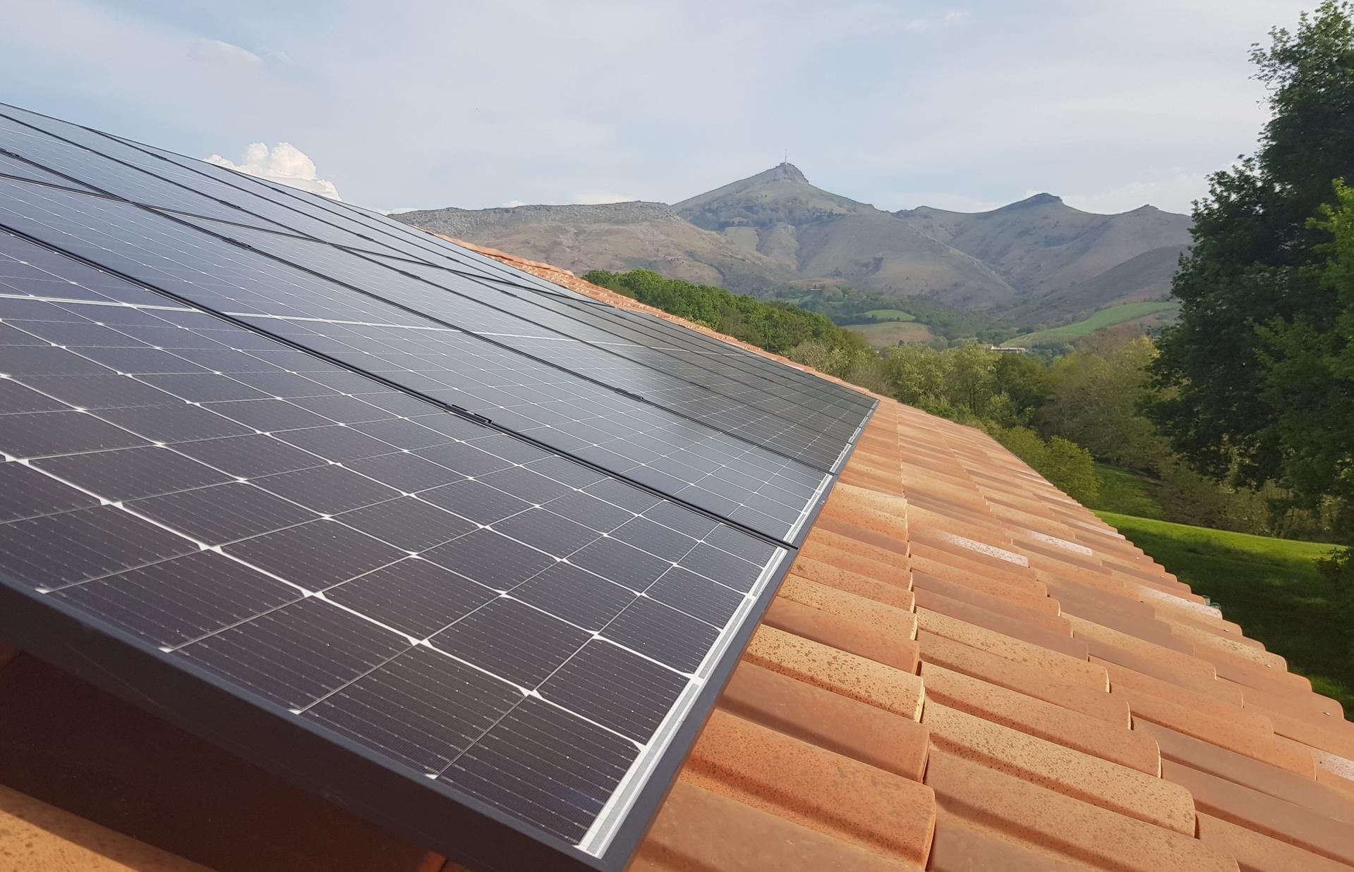 panneaux-solaires-autonomes-pyrenees-atlantiques-1 installation photovoltaique autonome pyrénées atlantiques