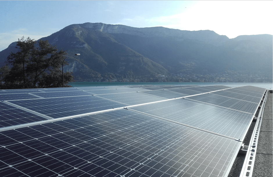 panneaux-solaires-mairie installation photovoltaique sur le toit de la mairie