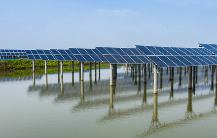panneaux-solaires-sur-eau-1 installation photovoltaique sur plan d eau