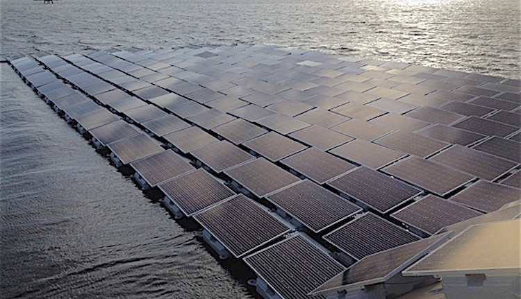 panneaux-solaires-sur-eau installation photovoltaique sur plan d eau