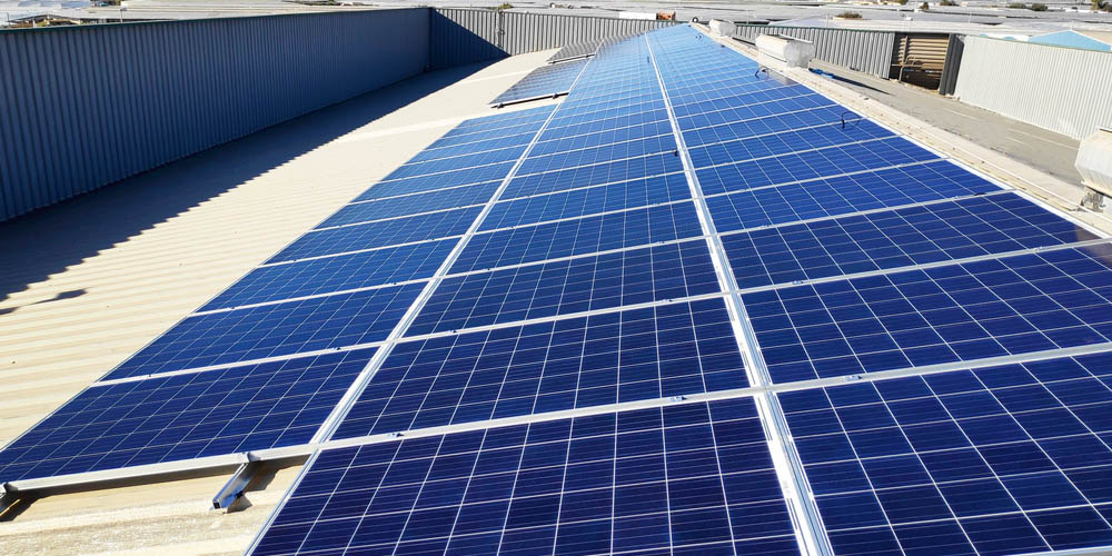 panneaux-solaires-toiture Découvrez comment l'intégration des panneaux solaires sur votre toiture peut transformer votre maison en une centrale énergétique