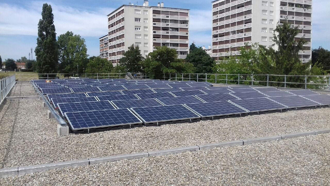 découvrez les avantages des panneaux solaires à tours ! profitez d'une énergie renouvelable et économique pour votre maison ou votre entreprise. informez-vous sur les installations, les aides financières et les bénéfices environnementaux.