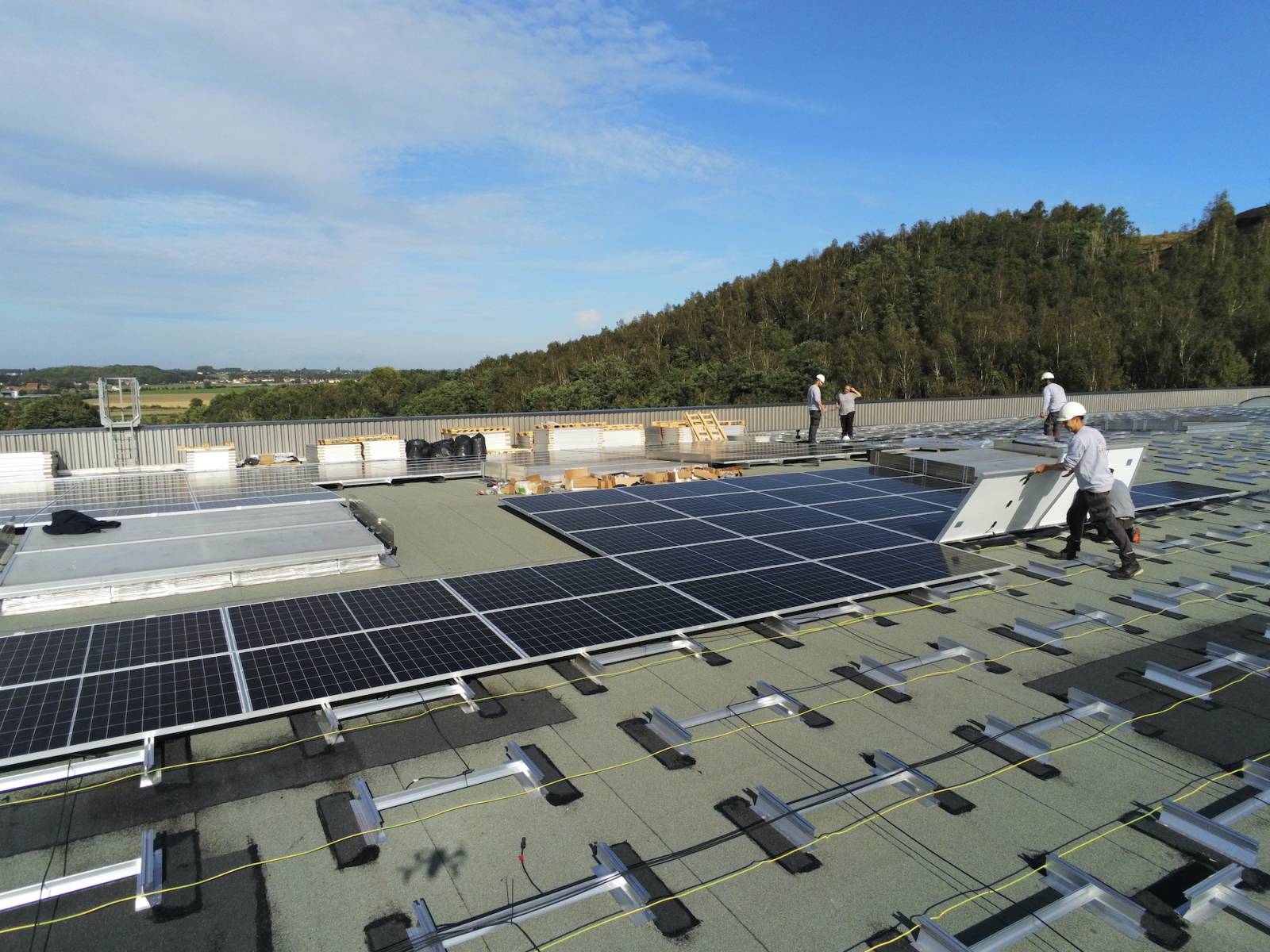 photovoltaique-commercial-3 Installation photovoltaïque sur toiture : un atout pour les bâtiments commerciaux