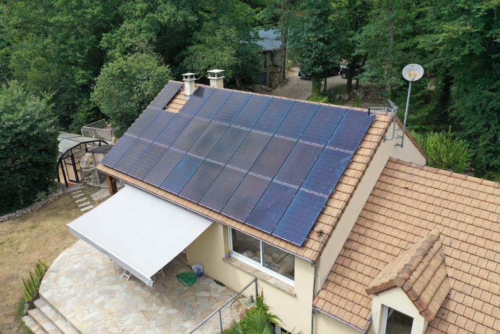 photovoltaique-triphase Installation photovoltaïque sur un réseau triphasé : avantages et solutions