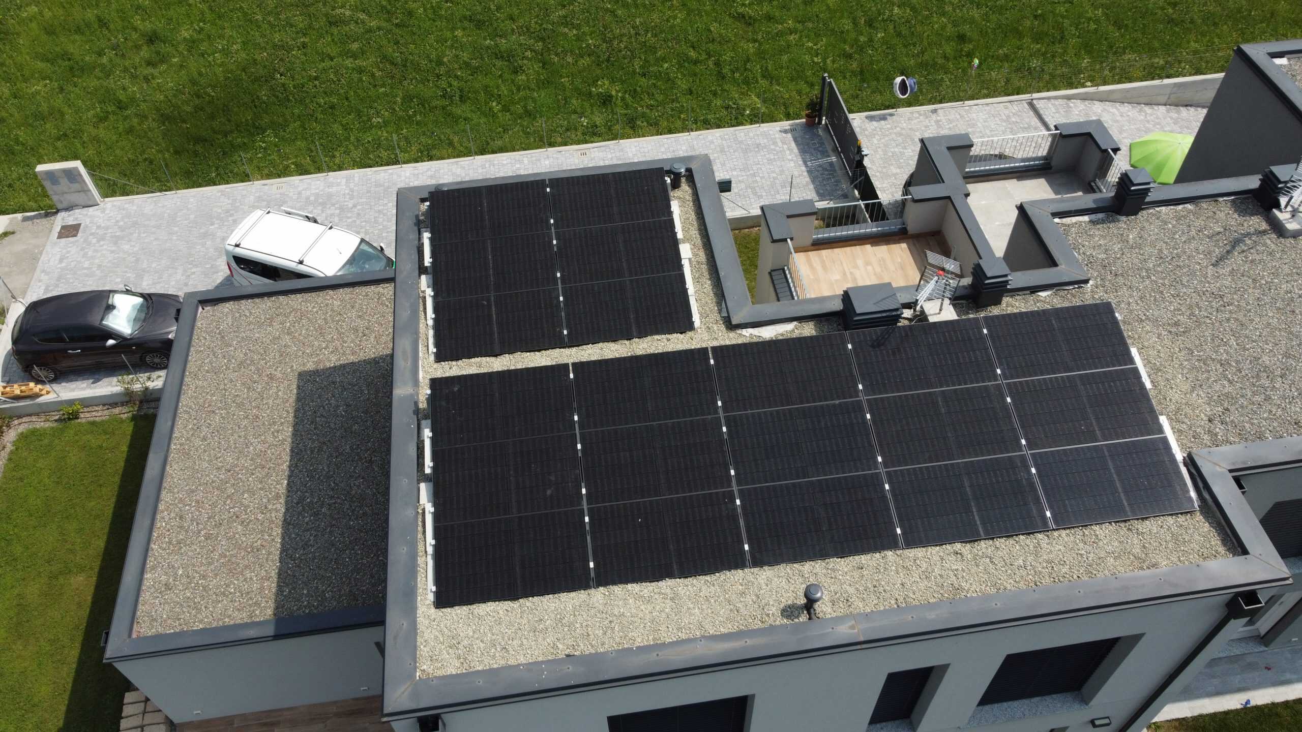 découvrez les avantages de la toiture plane photovoltaïque : une solution esthétique et efficace pour produire votre propre énergie solaire tout en optimisant l'utilisation de l'espace. optez pour une installation durable et respectueuse de l'environnement.