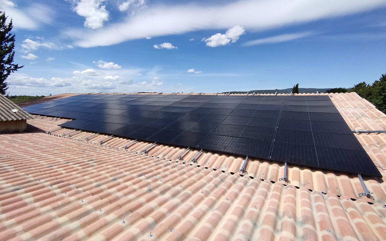 découvrez les prix d'installation pour un système photovoltaïque de 36 kwc. obtenez des informations détaillées sur les coûts, les avantages et les options disponibles pour rentabiliser votre investissement en énergie solaire.