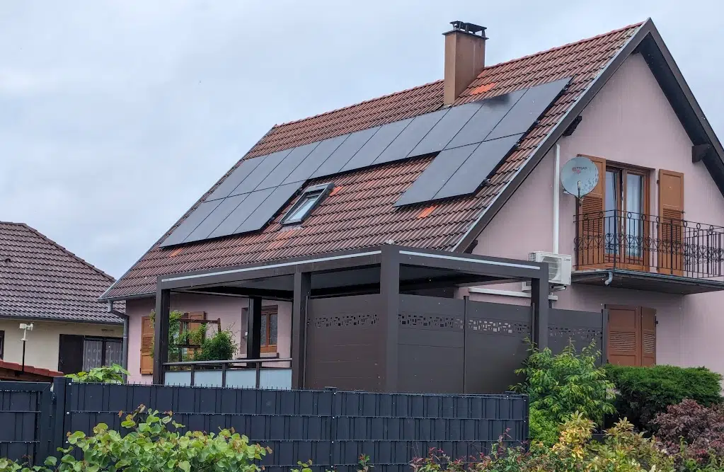 découvrez les meilleurs prix pour l'installation de panneaux photovoltaïques de 9 kwc. profitez d'une énergie renouvelable économique et performante tout en réduisant votre facture d'électricité. obtenez un devis personnalisé et faites le choix d'une solution durable pour votre habitation.