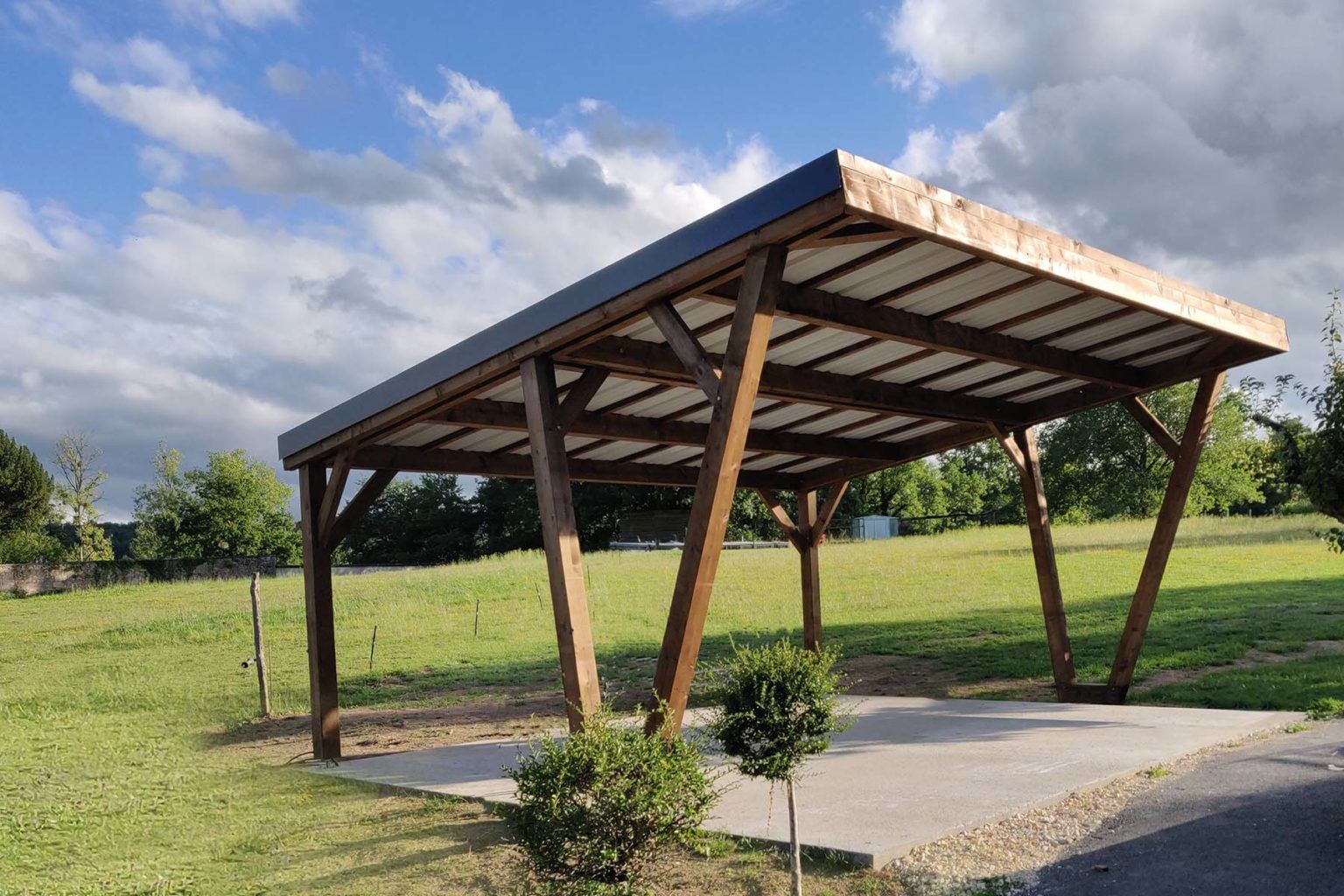 prix-ombriere-photovoltaique ombrière photovoltaïque prix