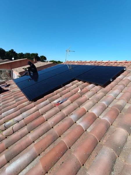 découvrez les meilleures solutions pour l'installation de panneaux photovoltaïques à quillan. profitez d'un savoir-faire local pour réduire vos factures d'électricité et contribuer à la transition énergétique grâce à des panneaux solaires de haute qualité.