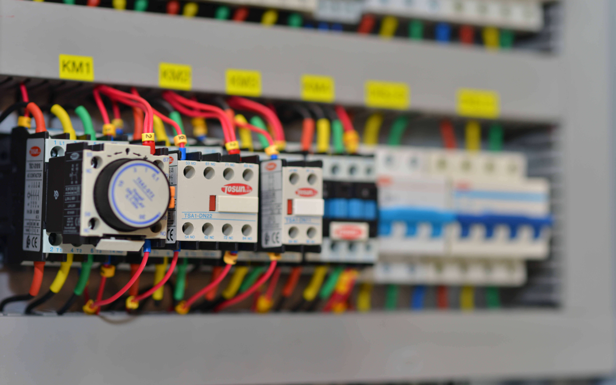 découvrez notre réenclencheur pv, une solution innovante pour optimiser la performance de vos installations photovoltaïques. assurez la continuité de votre production d'énergie solaire avec cet équipement essentiel, garantissant un fonctionnement fiable et efficace. informez-vous dès maintenant sur ses avantages!