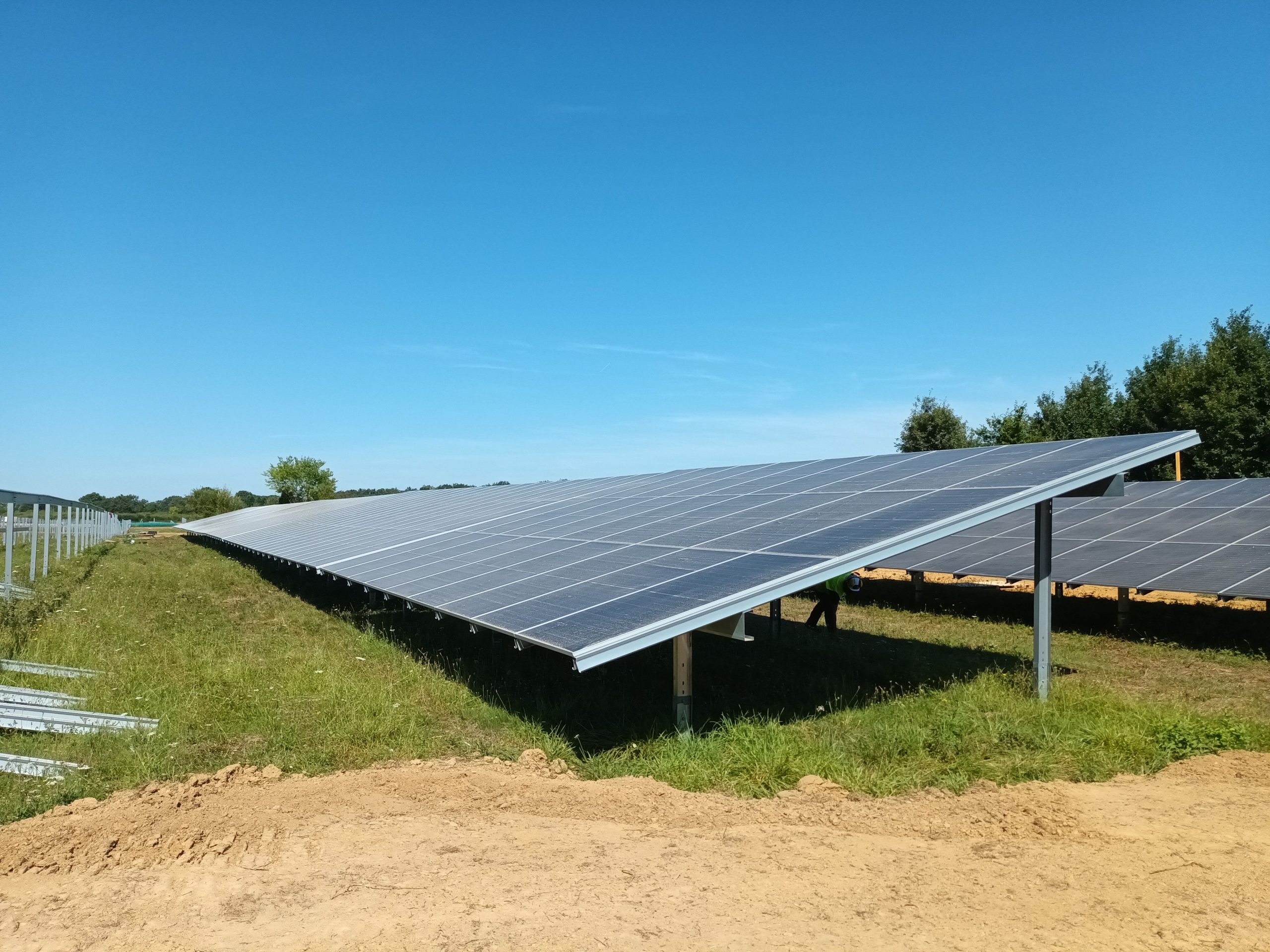 richesse-panneaux-photovoltaiques-scaled Découvrez pourquoi acheter des panneaux photovoltaïques pourrait vous rendre riche en un rien de temps !