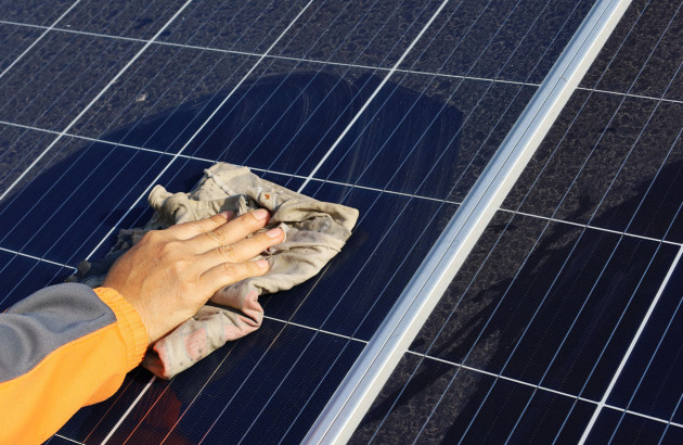 risque-infiltration-toiture-photovoltaique toiture fragilisé par installation photovoltaique risque infiltration