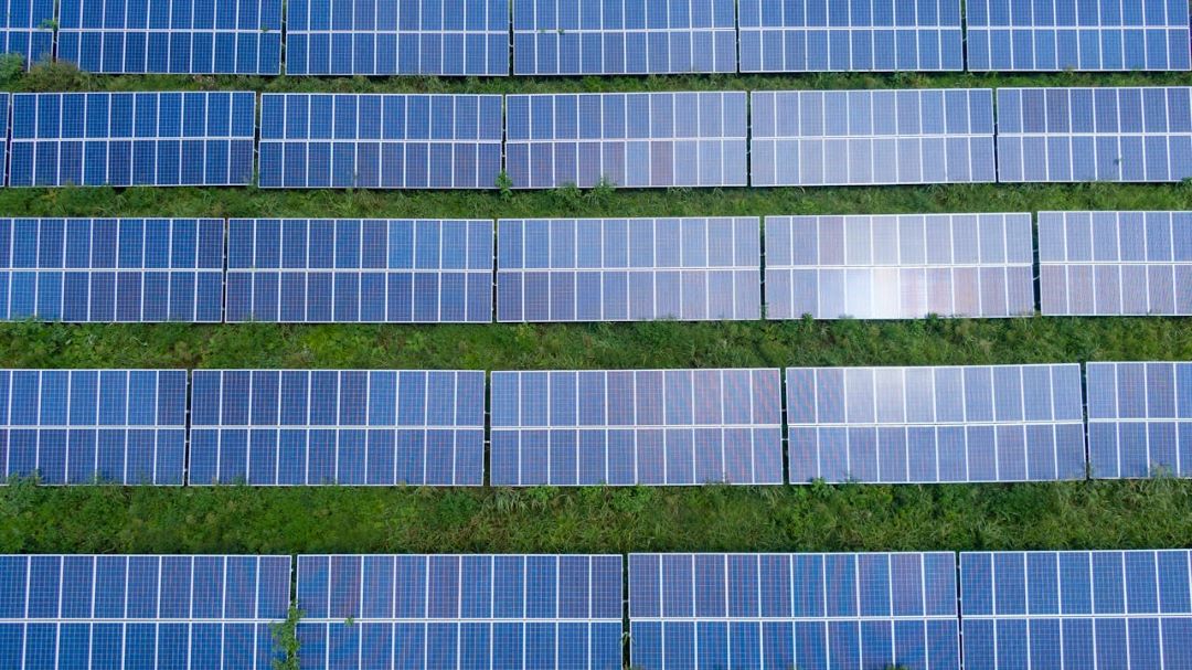 découvrez comment le solaire économique transforme votre consommation d'énergie. optez pour des solutions durables et rentables qui allègent votre facture tout en préservant l'environnement.