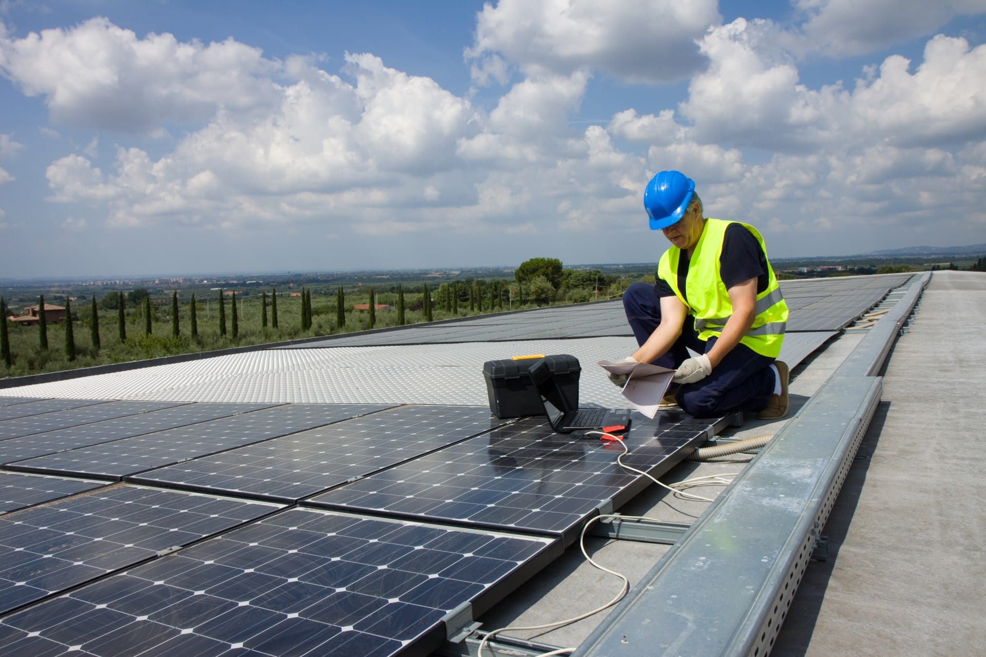 toit-plat-photovoltaique-4 Découvrez comment transformer votre toit plat en source de revenus grâce au photovoltaïque !