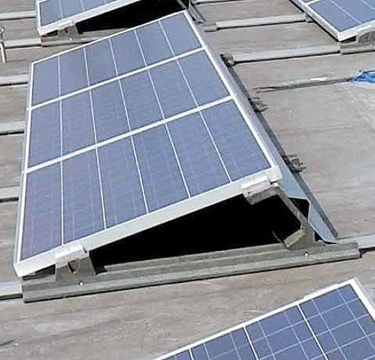 toit-terrasse-solaire-1 Découvrez comment un toit terrasse avec des panneaux solaires peut transformer votre maison en un véritable oasis d'énergie!