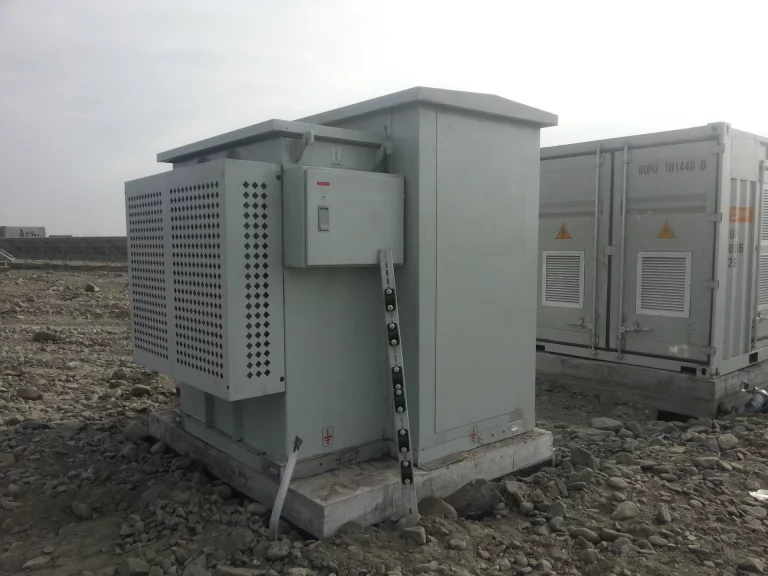 découvrez notre gamme de transformateurs photovoltaïques, conçus pour optimiser la conversion de l'énergie solaire en électricité. profitez de performances élevées, d'une efficacité accrue et d'une installation facilitée, tout en contribuant à un avenir durable.