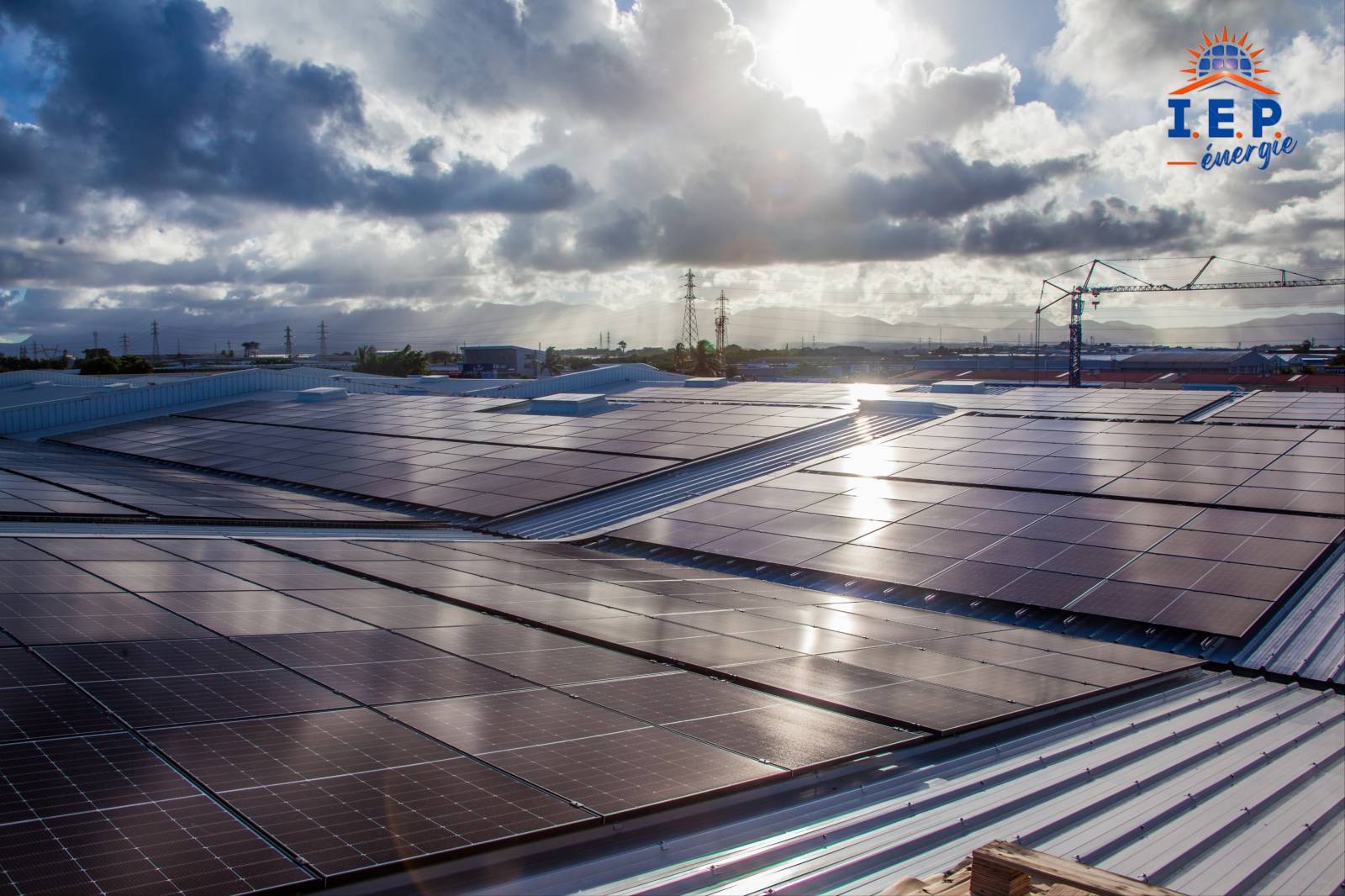 vente-photovoltaique-edf-2 Peut-on réaliser son installation photovoltaïque pour revendre à EDF ?