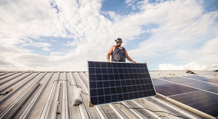 découvrez les nombreux avantages de l'installation de panneaux photovoltaïques. économisez sur vos factures d'énergie, réduisez votre empreinte carbone et valorisez votre patrimoine grâce à une solution énergétique durable et écologique.