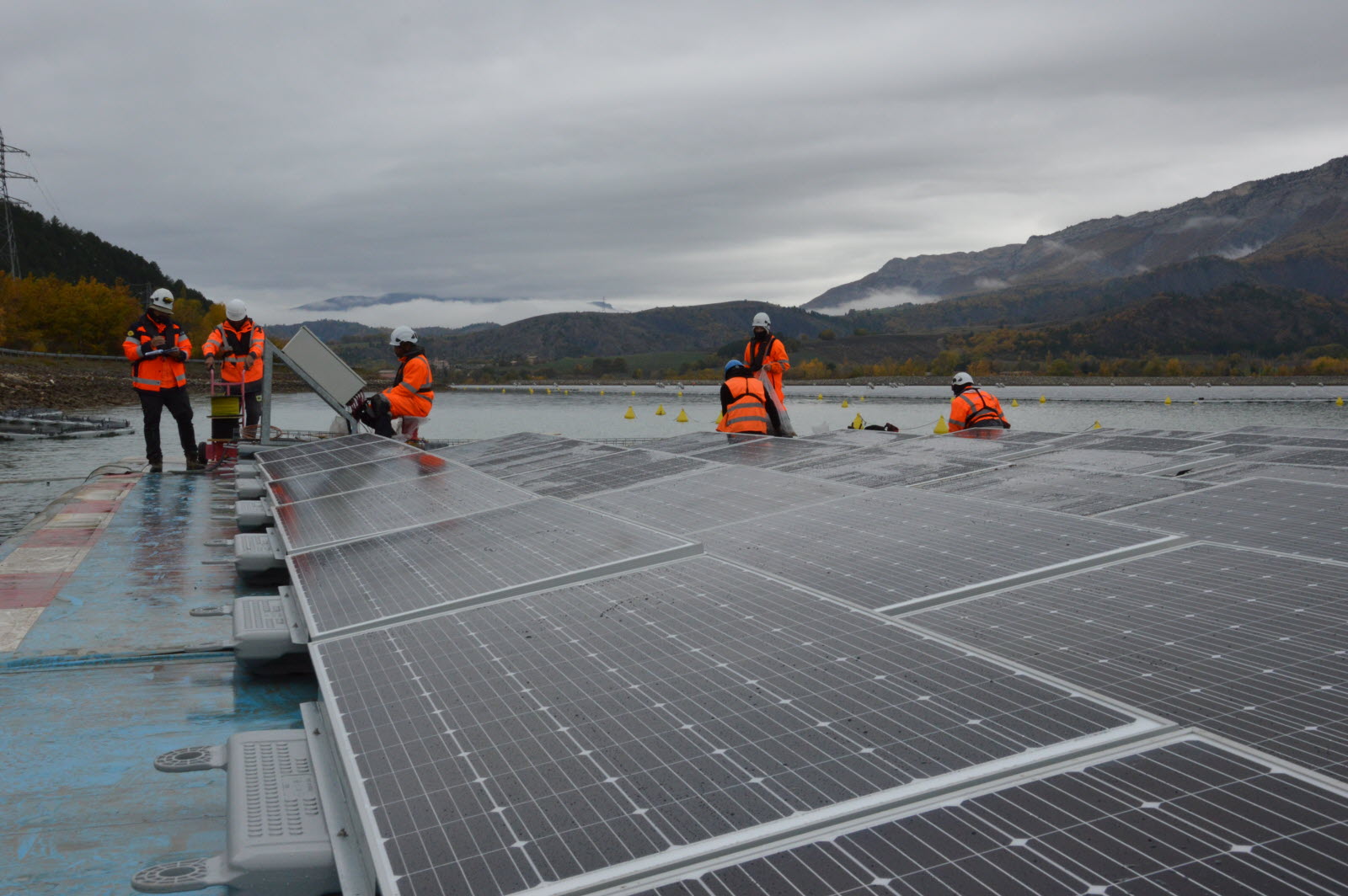 centrale-photovoltaique-flottante-1 Fauverney : Lancement du projet innovant de centrale photovoltaïque flottante sur le lac de la Boulouze