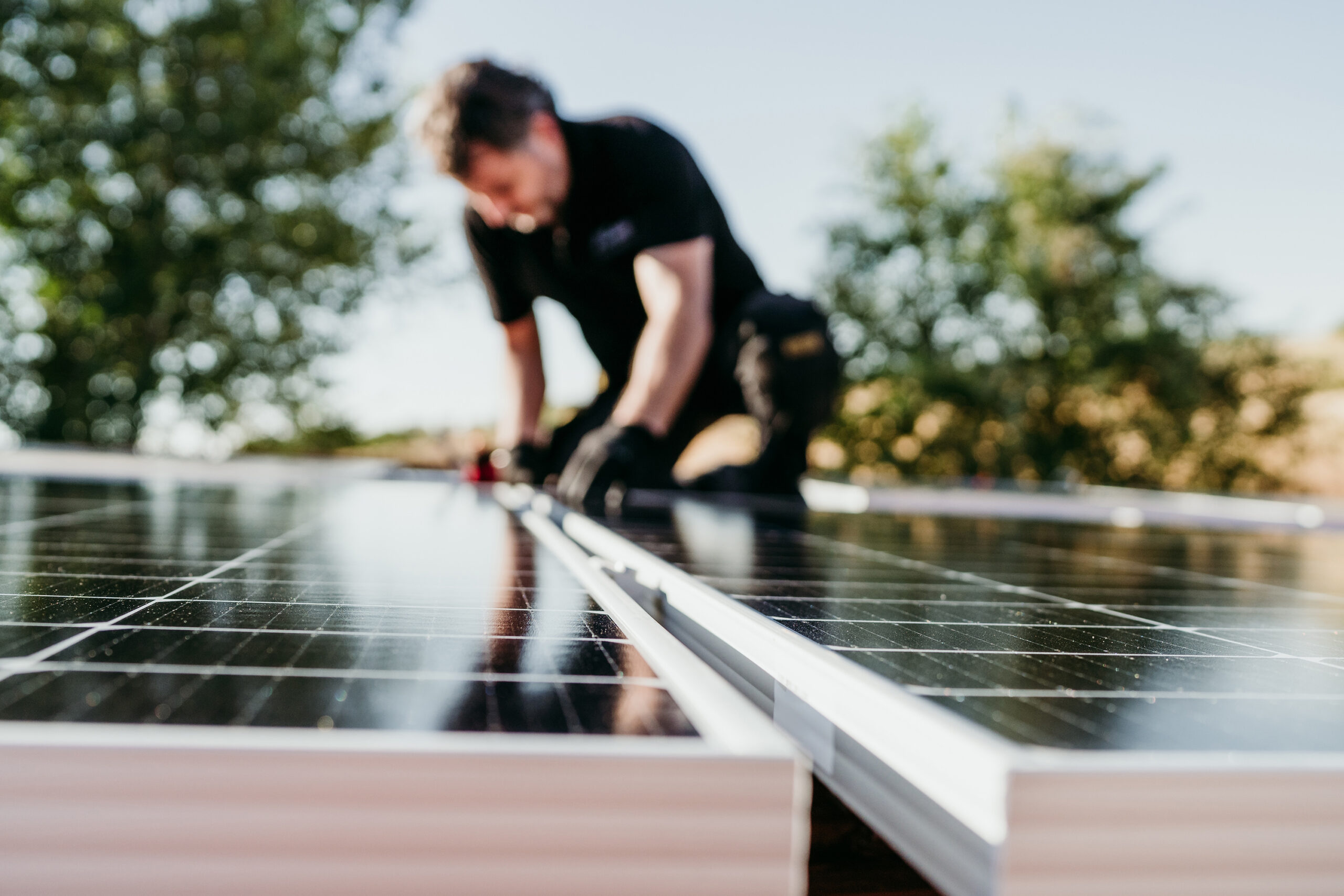 eq-1er-degre-photovoltaique-1-scaled Comprendre l'équation du 1er degré pour optimiser votre installation photovoltaïque