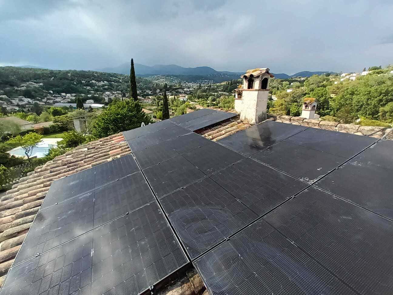 découvrez notre guide complet pour l'installation d'un système photovoltaïque de 9 kwc dans le vaucluse. bénéficiez de conseils pratiques, d'informations sur les démarches administratives et d'astuces pour maximiser votre production d'énergie solaire.