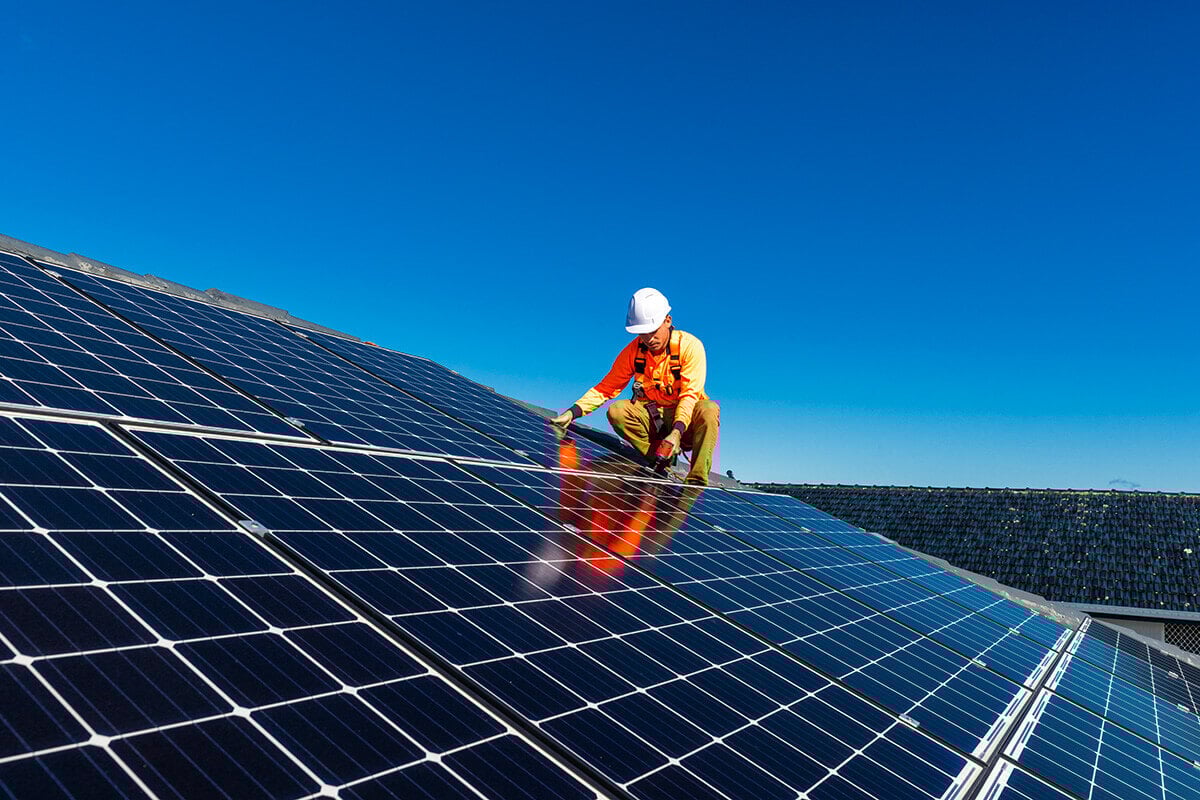 guide-panneaux-photovoltaiques-16 Installation de panneaux photovoltaïques sur les toits d'immeubles : guide complet