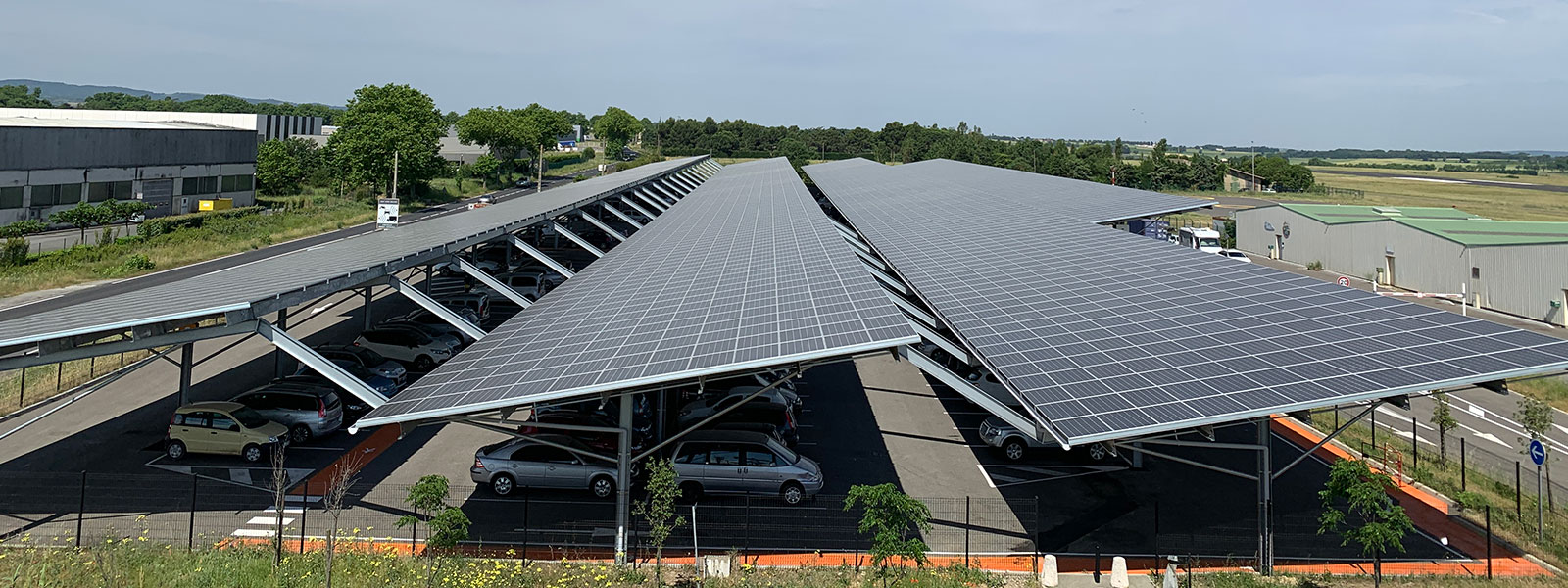découvrez notre guide complet sur les panneaux photovoltaïques à carcassonne. apprenez tout sur les installations solaires, les aides financières disponibles et les avantages de l'énergie renouvelable pour votre maison.