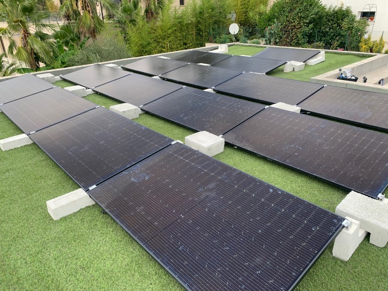 découvrez notre guide complet sur les panneaux photovoltaïques pour toits plats. apprenez tout sur les avantages, l'installation et l'entretien de ces systèmes solaires innovants, afin d'optimiser l'énergie de votre toit plat et de contribuer à une planète plus verte.