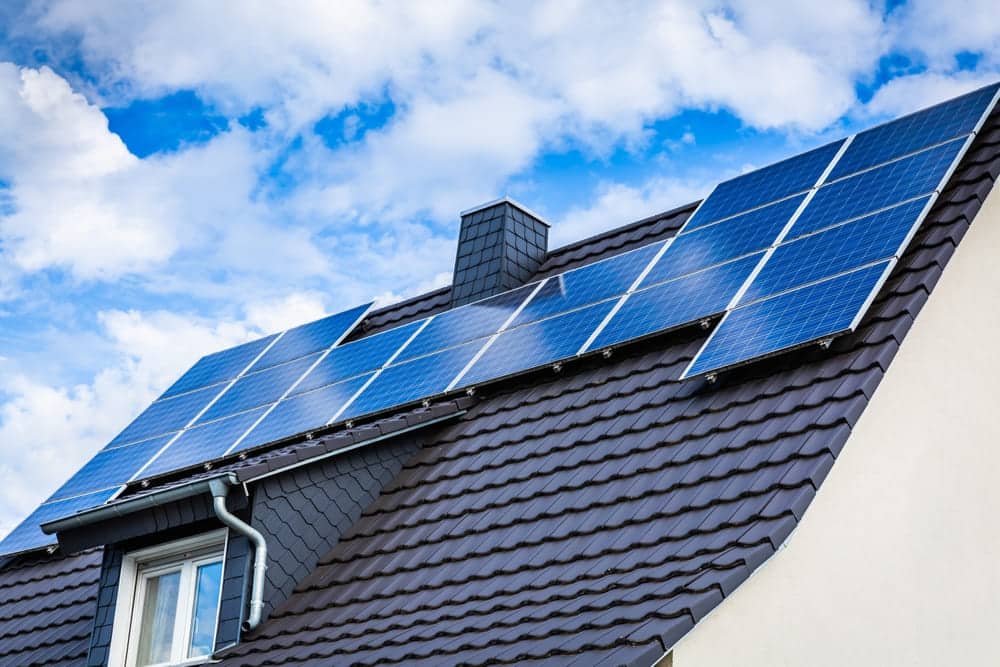 découvrez notre guide photovoltaïque à ajaccio, une ressource complète pour tout savoir sur l'énergie solaire. apprenez à installer des panneaux solaires, explorez les aides financières disponibles et profitez d'astuces pratiques pour optimiser votre consommation énergétique en corse.