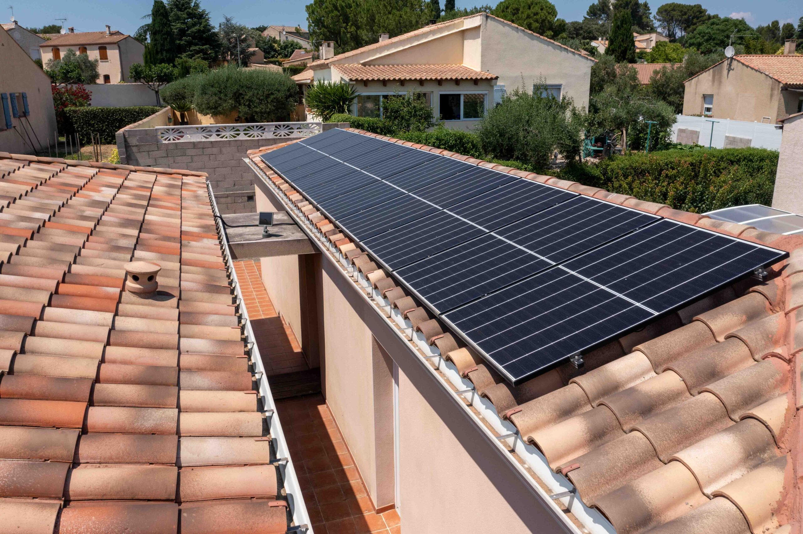 installation-panneaux-photovoltaiques-edf-1 Est-ce qu'un agent EDF peut installer des panneaux photovoltaïques ?
