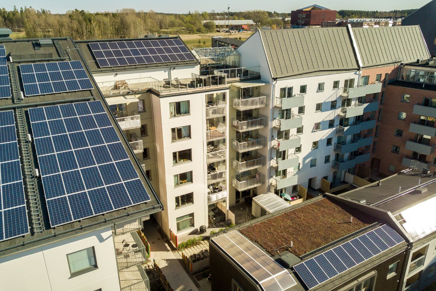 découvrez comment l'installation photovoltaïque en copropriété peut réduire vos factures d'électricité, améliorer la durabilité de votre bâtiment et favoriser les énergies renouvelables. informez-vous sur les avantages, le processus d'installation et les subventions disponibles.