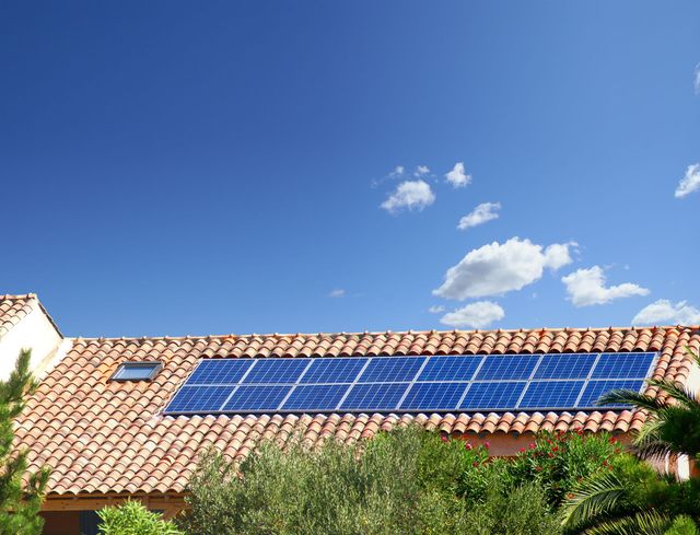 découvrez nos services d'installation de panneaux photovoltaïques à toulouse. profitez d'une énergie renouvelable, économique et respectueuse de l'environnement. contactez-nous pour un devis personnalisé et transformez votre toiture en source d'énergie durable.