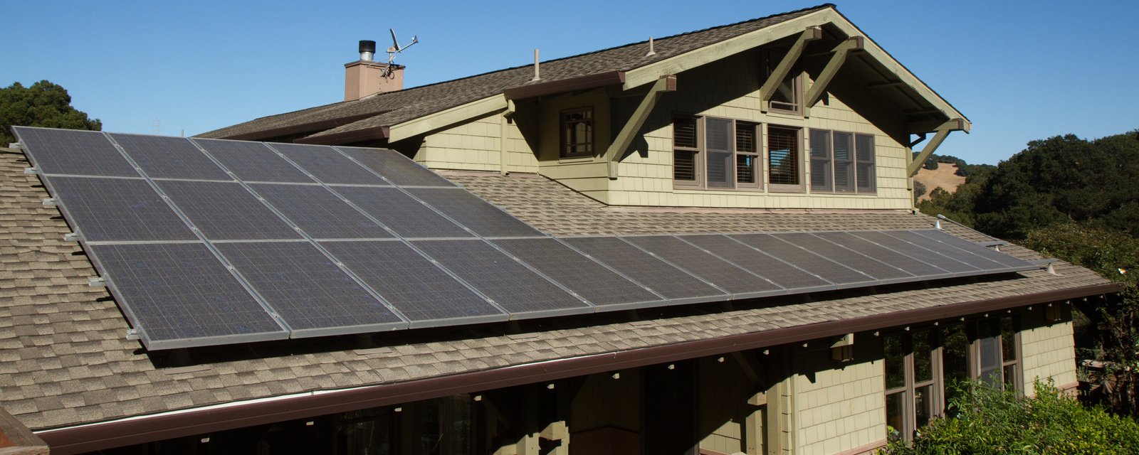 installation-solaire-hybride-1 Comment installer un système hybride de solaire photovoltaïque