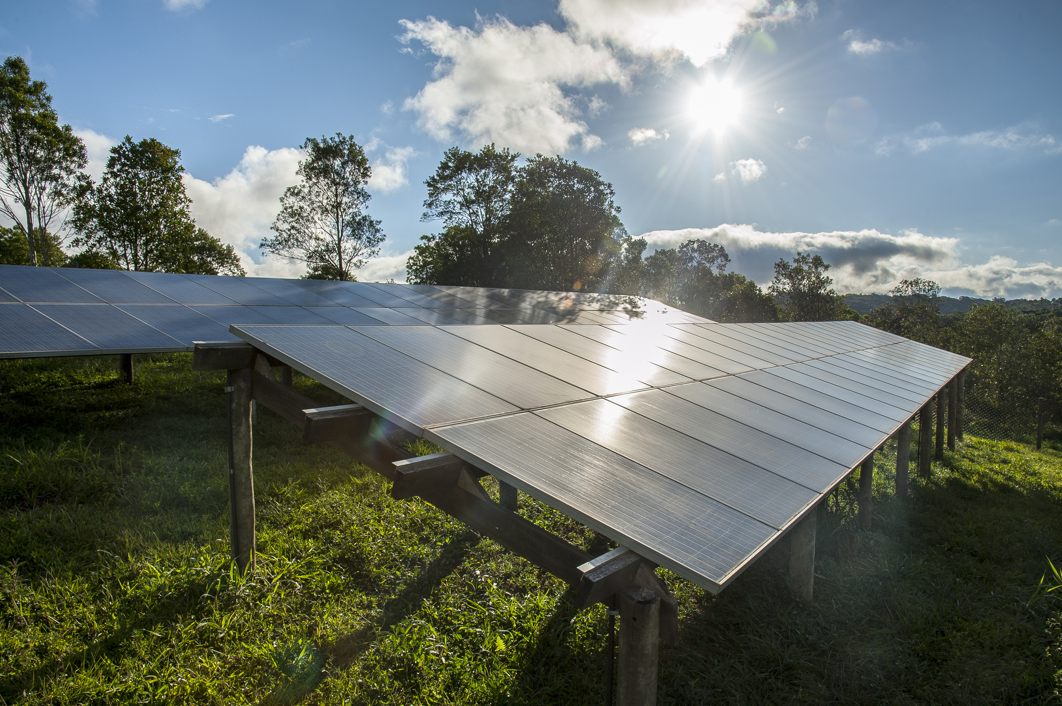 découvrez la vérité derrière les mythes courants sur les panneaux solaires. démystifiez les idées reçues et apprenez comment ces systèmes peuvent vous faire économiser de l'énergie et réduire votre empreinte carbone. informez-vous pour faire le bon choix pour votre consommation d'énergie.
