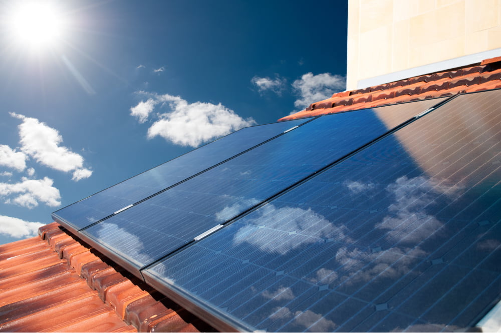 optimiser-panneaux-photovoltaiques-40-kwhj-2 Installation de panneaux photovoltaïques : optimiser une production de 40 kWh par jour