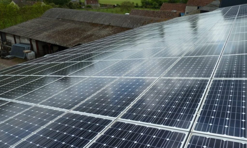 panneau-photovoltaique-gratuit-1 Installation d'un panneau photovoltaïque gratuit sur votre toiture