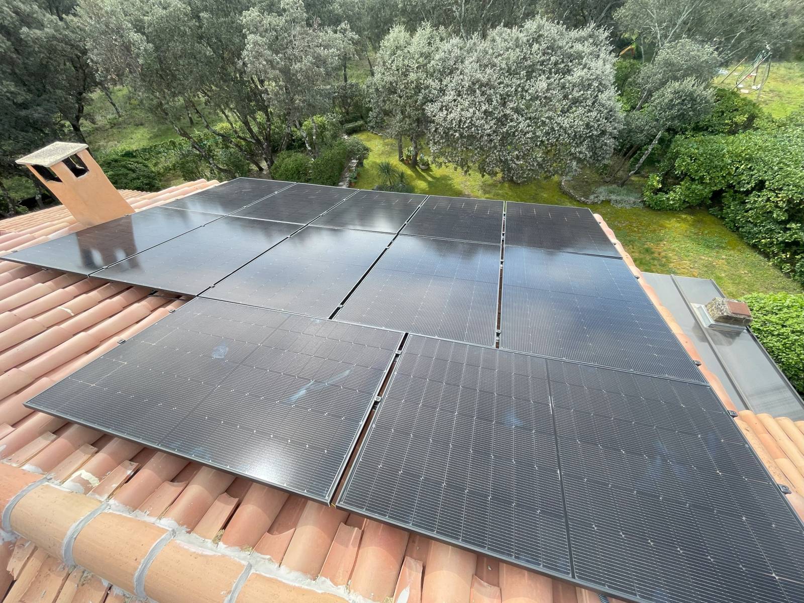 panneaux-photovoltaiques-ales-1 Installation de panneaux photovoltaïques à Alès : guide pratique et étapes clés