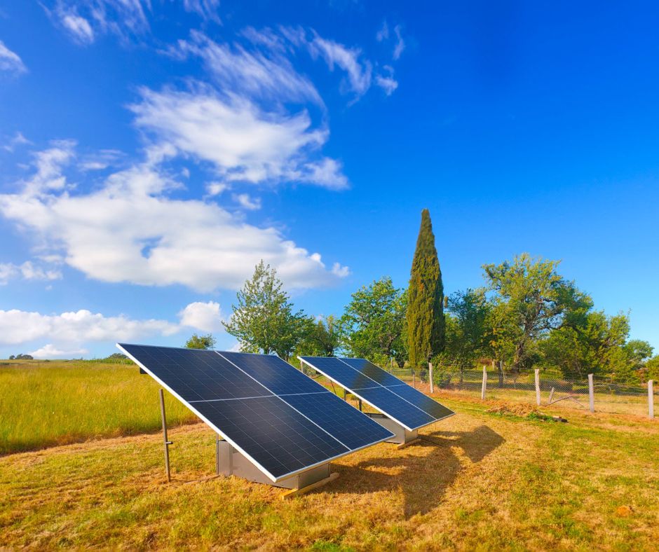 panneaux-photovoltaiques-au-sol-100-kw-2 Installation de panneaux photovoltaïques au sol de 100 kW : avantages et démarches