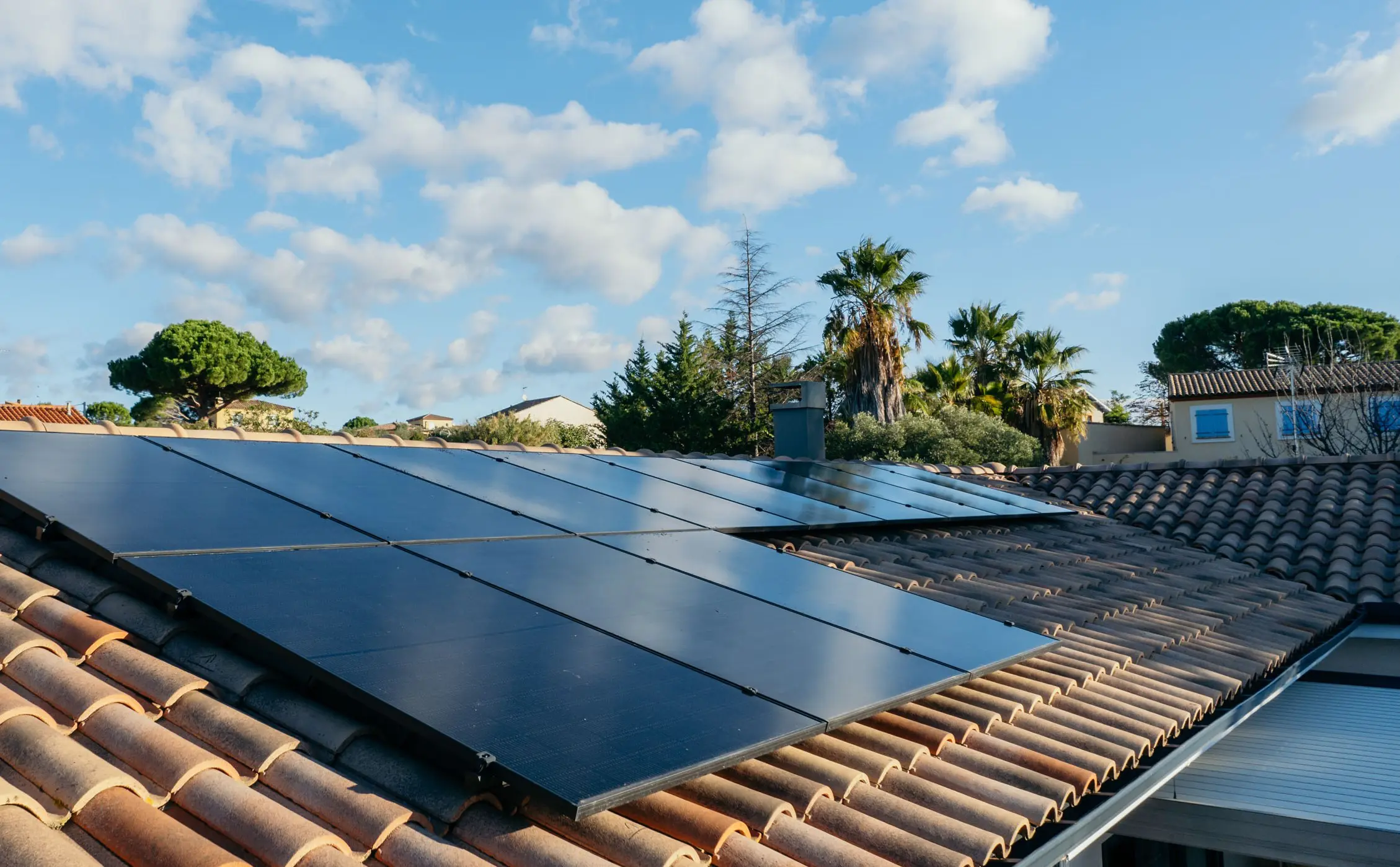 découvrez comment obtenir des panneaux photovoltaïques gratuits pour réduire vos factures d'énergie et contribuer à la protection de l'environnement. informez-vous sur les aides et subventions disponibles pour profiter de cette opportunité écologique et économique.