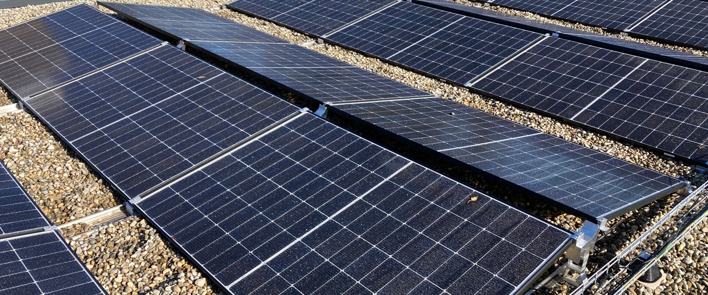 découvrez les panneaux photovoltaïques en savoie : une solution durable pour produire votre propre électricité tout en préservant l'environnement. profitez des subventions et des conseils d'experts pour optimiser votre installation solaire.