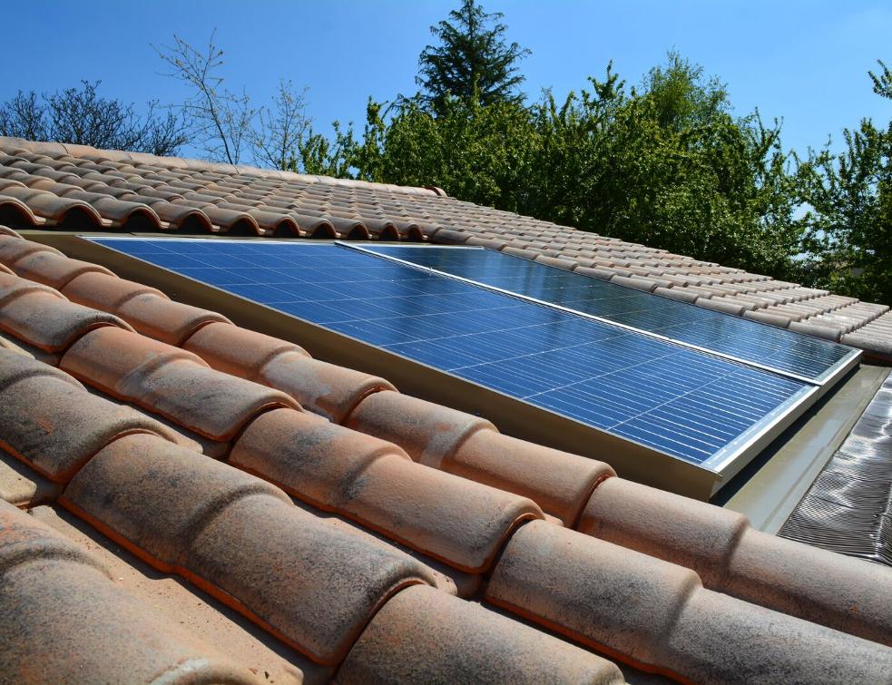 découvrez les enjeux cruciaux du photovoltaïque, une source d’énergie renouvelable essentielle pour la transition énergétique. analyse des bénéfices écologiques, économiques et techniques associés à cette technologie, ainsi que ses défis et perspectives d'avenir.