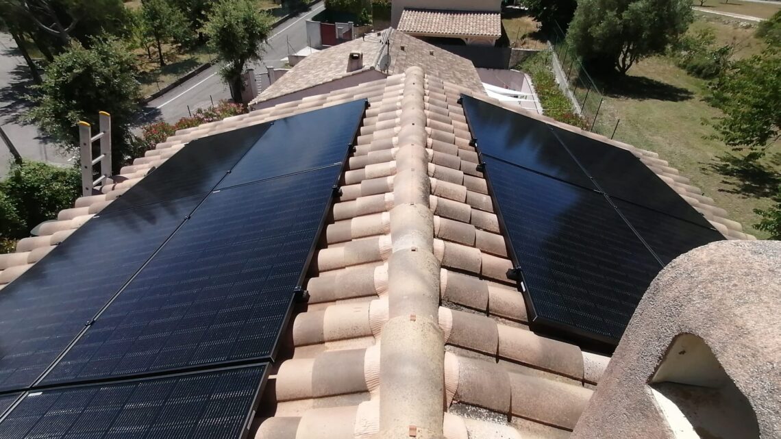 photovoltaique-var-2 L'importance de l'installation et du dépannage photovoltaïque pour les entreprises dans le Var