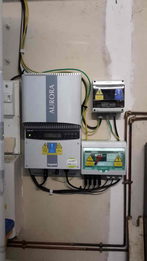 reparation-onduleur-photovoltaique-1 Réparation d'onduleur : pourquoi faire appel à une entreprise spécialisée pour votre installation photovoltaïque