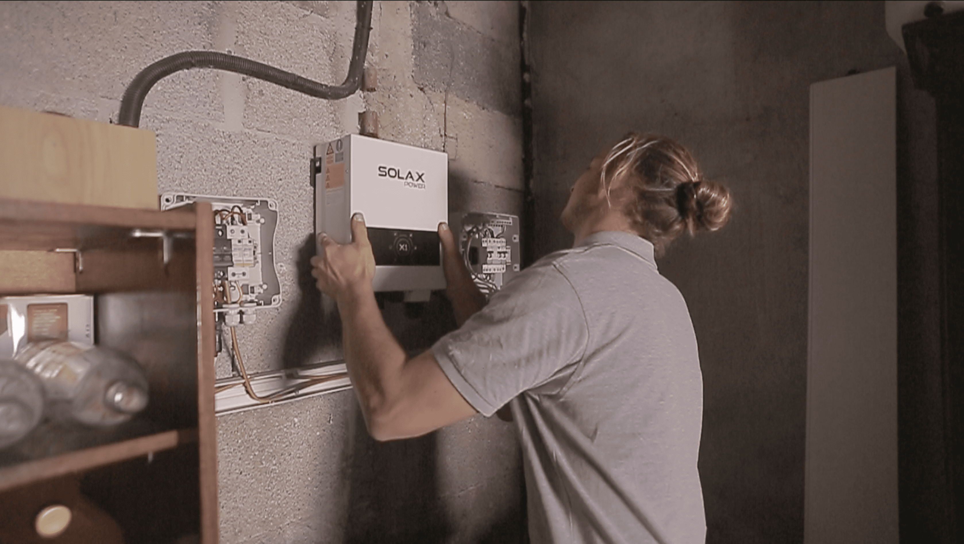 reparation-onduleur-photovoltaique-1 Réparation d'onduleur : pourquoi faire appel à une entreprise spécialisée pour votre installation photovoltaïque