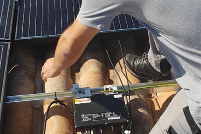 reparation-onduleur-photovoltaique Réparation d'onduleur : pourquoi faire appel à une entreprise spécialisée pour votre installation photovoltaïque