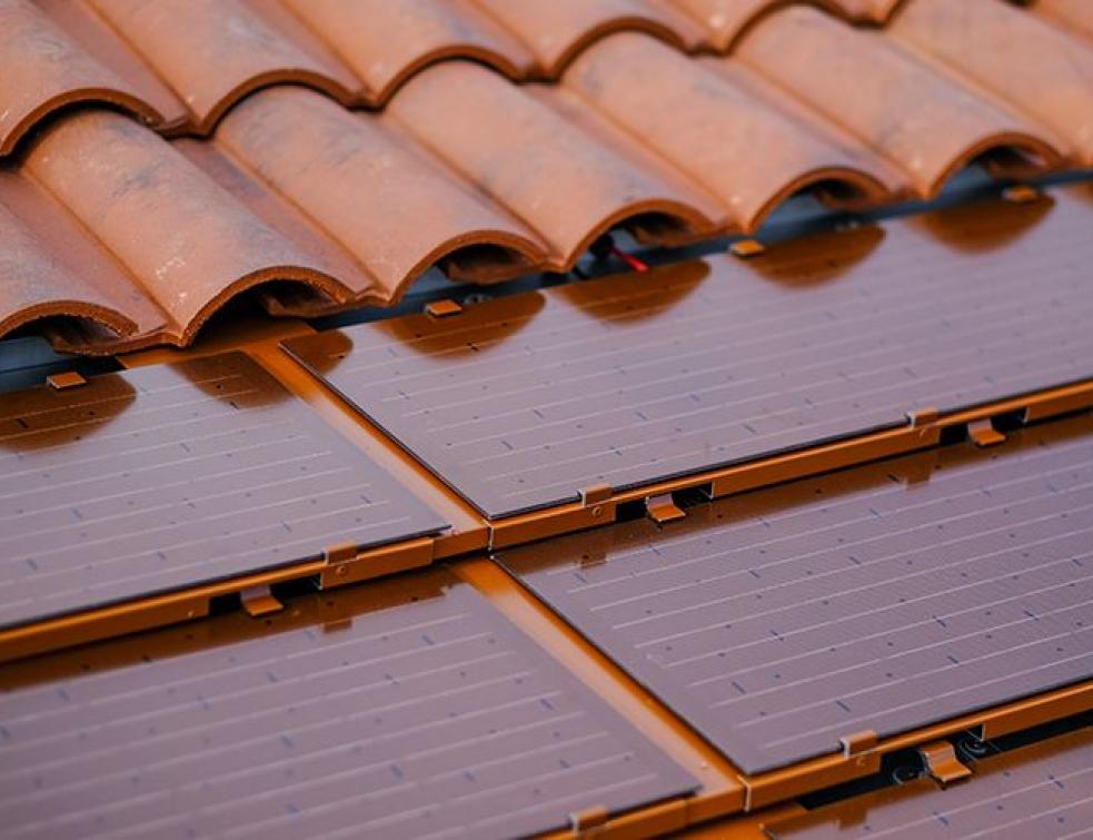 découvrez les tuiles photovoltaïques, une solution innovante et esthétique pour produire de l'énergie solaire directement sur votre toiture. alliez performance énergétique et design moderne tout en contribuant à la préservation de l'environnement.