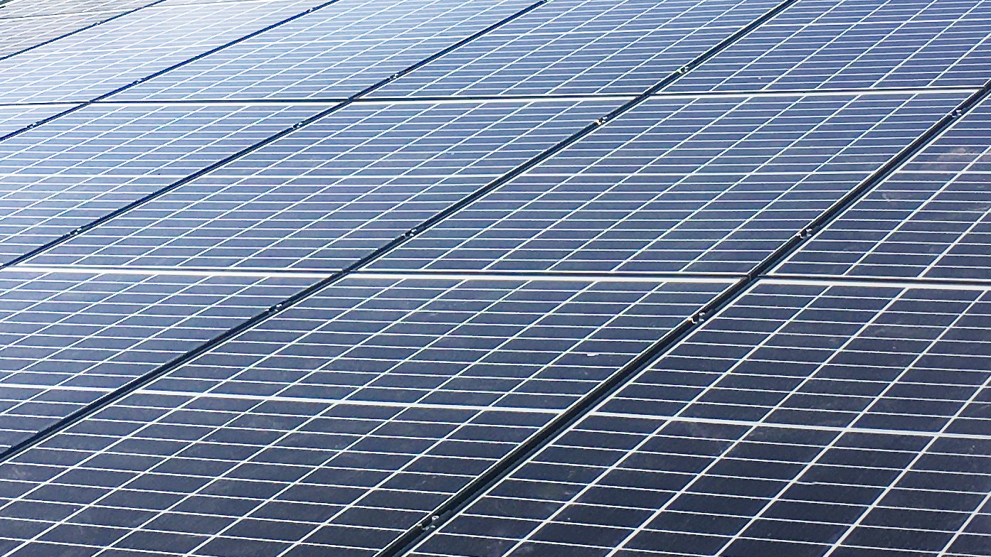 découvrez notre guide photovoltaïque complet pour tout savoir sur l'énergie solaire. apprenez comment installer des panneaux photovoltaïques, maximiser votre production d'énergie et bénéficier des aides financières. transformez votre consommation d'énergie avec des solutions durables et respectueuses de l'environnement.