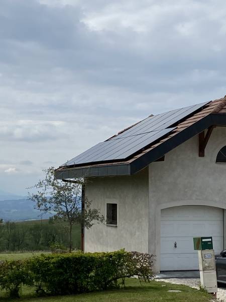 découvrez les meilleures solutions d'installation photovoltaïque à annecy. profitez de l'énergie solaire pour réduire vos factures d'électricité et contribuer à la préservation de l'environnement. contactez nos experts pour un devis personnalisé et des conseils sur mesure.
