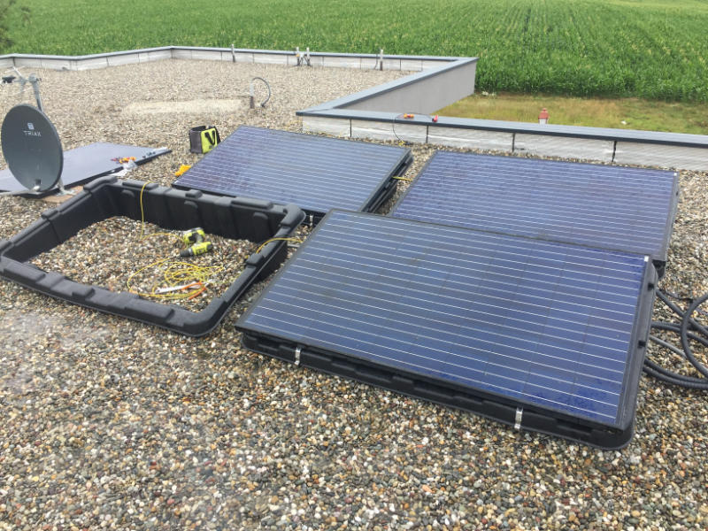 panneaux-solaires-toit-plat-1 Installer des panneaux solaires sur un toit plat
